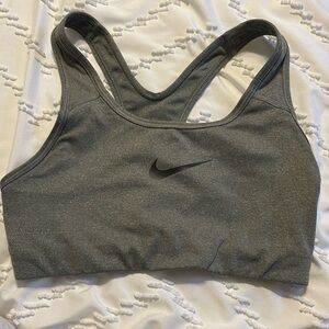 Women’s medium-support Non-padded sports bra